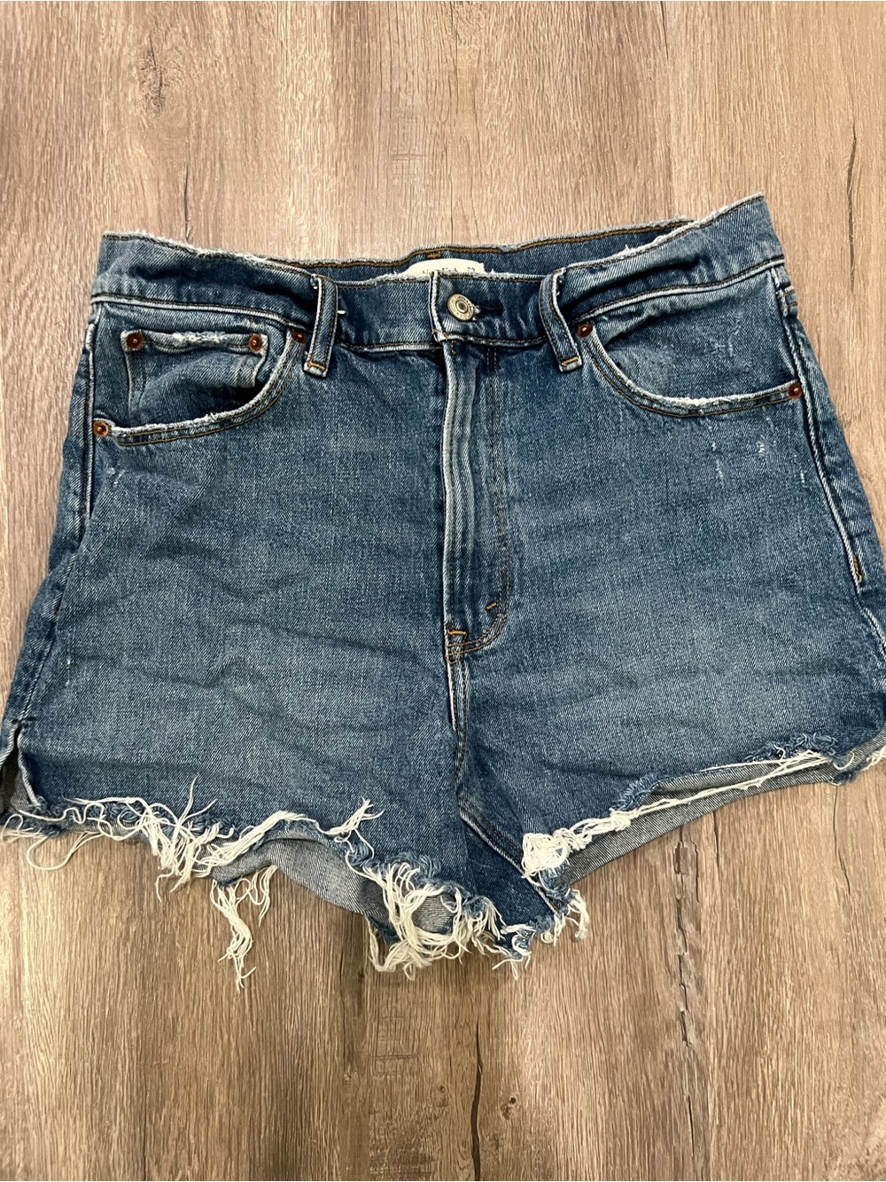 Abercrombie & Fitch 4” Mom Short High Rise